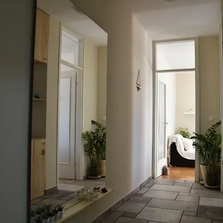 Panorama Apartment *